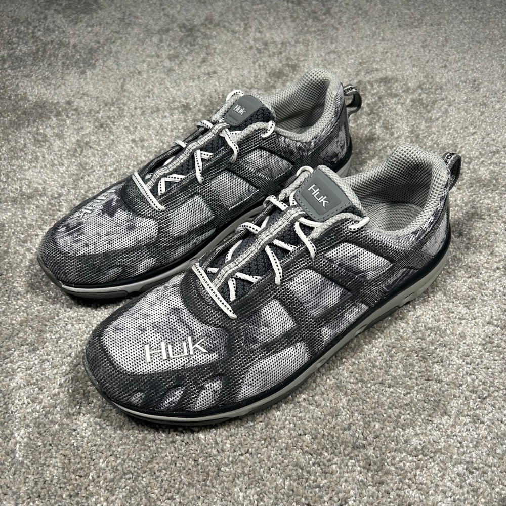 Huk Attack Fishing Shoes Mens Grey Black Camo Performance Sneakers Non-Marking